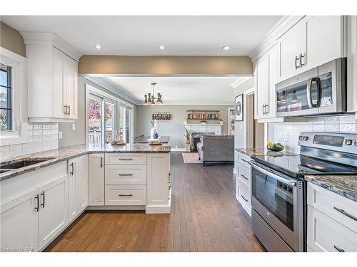 1 Sunnyside Drive, St. Catharines, ON - Indoor Photo Showing Kitchen With Upgraded Kitchen