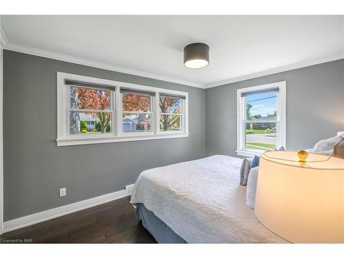 1 Sunnyside Drive, St. Catharines, ON - Indoor Photo Showing Bedroom