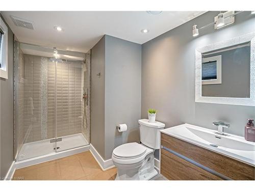 1 Sunnyside Drive, St. Catharines, ON - Indoor Photo Showing Bathroom