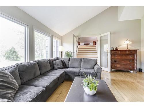 50672 Green Road S, Wainfleet, ON - Indoor Photo Showing Living Room