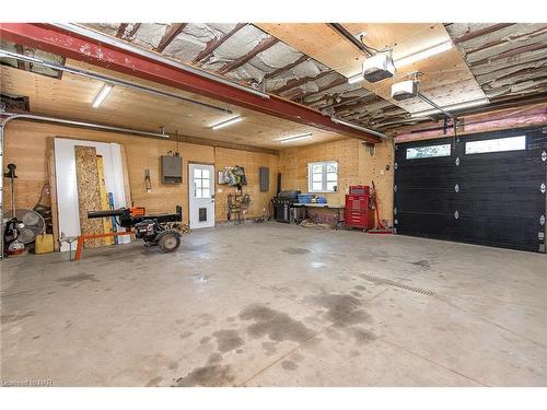 32436 Bell Road, Wainfleet, ON - Indoor Photo Showing Garage