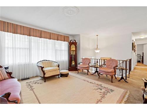 225 Anne Street, Niagara-On-The-Lake, ON - Indoor Photo Showing Living Room