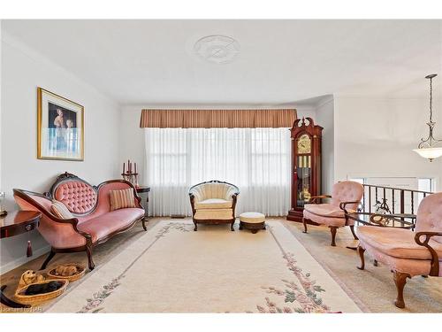 225 Anne Street, Niagara-On-The-Lake, ON - Indoor Photo Showing Living Room