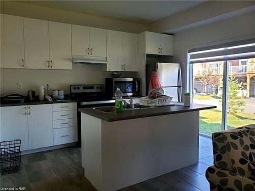 195-8 Hills Thistle Drive, Wasaga Beach, ON - Indoor Photo Showing Kitchen