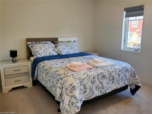 195-8 Hills Thistle Drive, Wasaga Beach, ON - Indoor Photo Showing Bedroom
