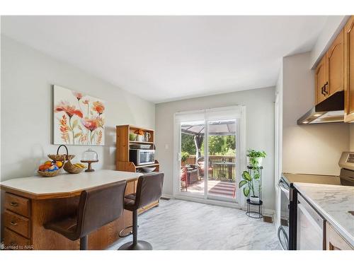 122 Madison Court W, Welland, ON - Indoor Photo Showing Kitchen