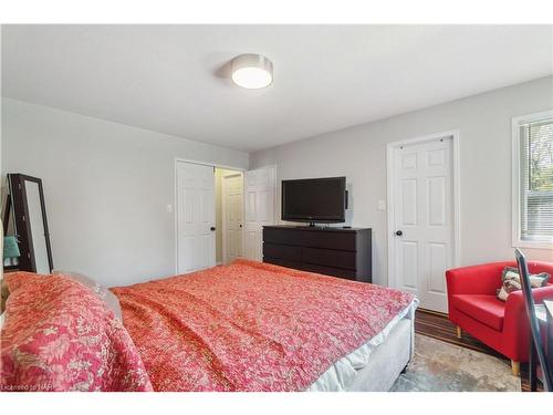 122 Madison Court W, Welland, ON - Indoor Photo Showing Bedroom