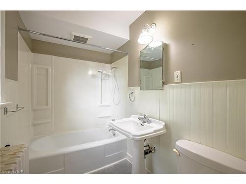 52 Glenridge Avenue, St. Catharines, ON - Indoor Photo Showing Bathroom