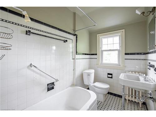 52 Glenridge Avenue, St. Catharines, ON - Indoor Photo Showing Bathroom