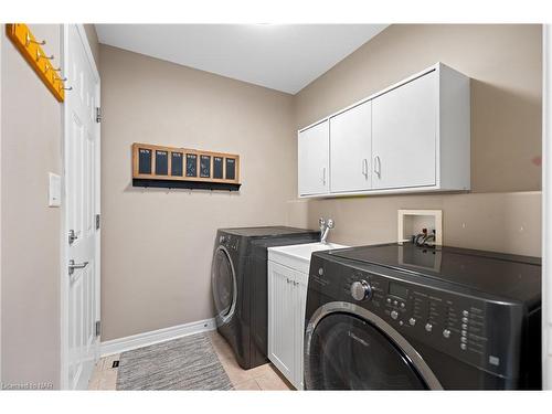 16 Bluegrass Crescent, St. Catharines, ON - Indoor Photo Showing Laundry Room