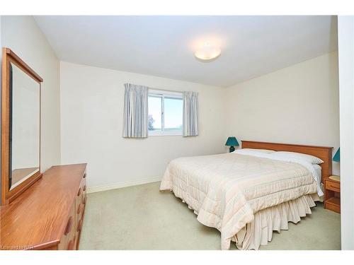 1073 East West Line Line, Niagara-On-The-Lake, ON - Indoor Photo Showing Bedroom