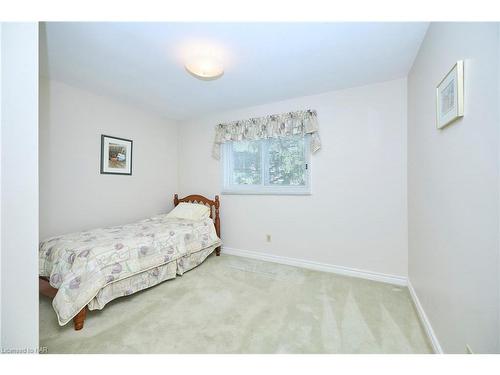 1073 East West Line Line, Niagara-On-The-Lake, ON - Indoor Photo Showing Bedroom