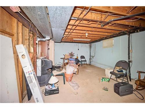 1073 East West Line Line, Niagara-On-The-Lake, ON - Indoor Photo Showing Basement