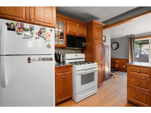 385 Hennepin Avenue, Welland, ON - Indoor Photo Showing Kitchen