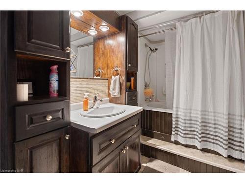 385 Hennepin Avenue, Welland, ON - Indoor Photo Showing Bathroom