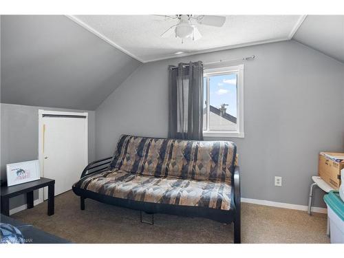 385 Hennepin Avenue, Welland, ON - Indoor Photo Showing Bedroom