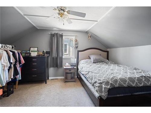 385 Hennepin Avenue, Welland, ON - Indoor Photo Showing Bedroom