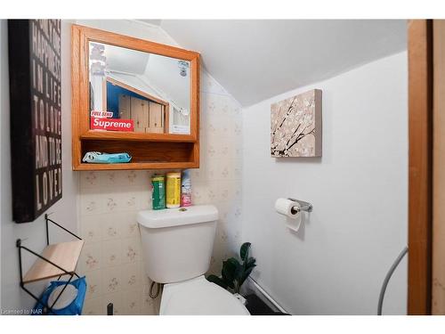 385 Hennepin Avenue, Welland, ON - Indoor Photo Showing Bathroom