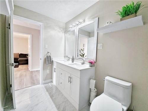 3460 Garner Road, Niagara Falls, ON - Indoor Photo Showing Bathroom