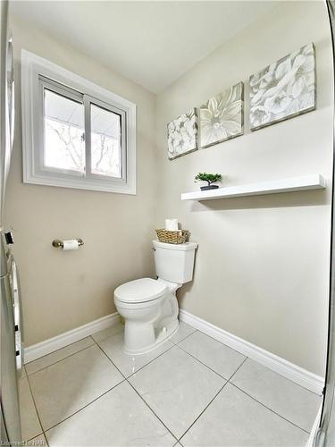 3460 Garner Road, Niagara Falls, ON - Indoor Photo Showing Bathroom