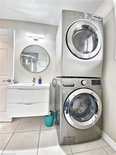 3460 Garner Road, Niagara Falls, ON - Indoor Photo Showing Laundry Room