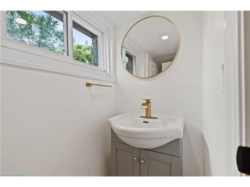 123 Wilton Avenue, Welland, ON - Indoor Photo Showing Bathroom