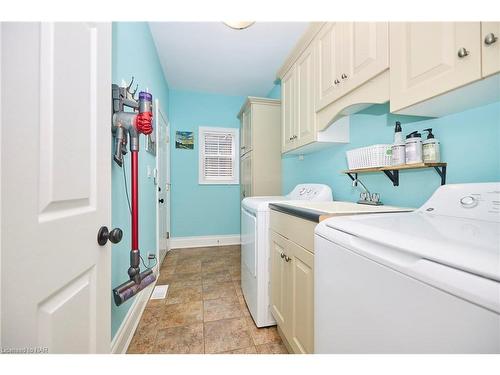 2211 Sandhill Drive, Niagara Falls, ON - Indoor Photo Showing Laundry Room
