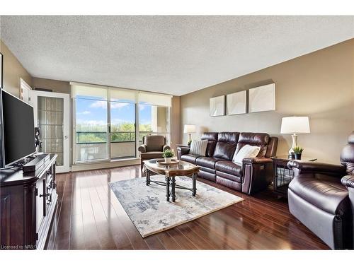 506-3 Towering Heights Boulevard, St. Catharines, ON - Indoor Photo Showing Living Room