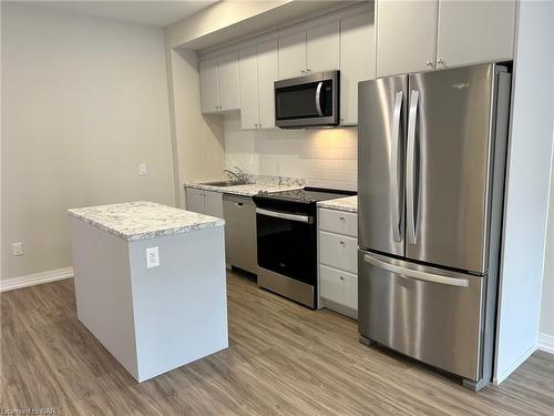 143-50 Herrick Avenue, St. Catharines, ON - Indoor Photo Showing Kitchen With Upgraded Kitchen