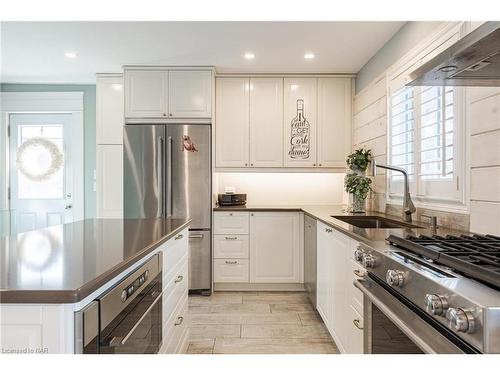 72 Hillcrest Avenue, St. Catharines, ON - Indoor Photo Showing Kitchen With Stainless Steel Kitchen With Upgraded Kitchen