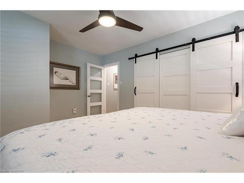 72 Hillcrest Avenue, St. Catharines, ON - Indoor Photo Showing Bedroom