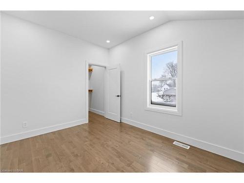 30 Parkview Avenue, Fort Erie, ON - Indoor Photo Showing Other Room