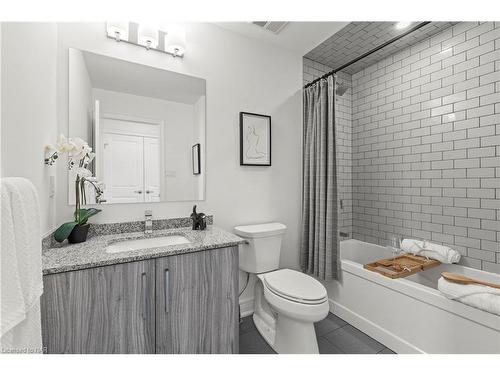 55 Paradise Grove, Niagara-On-The-Lake, ON - Indoor Photo Showing Bathroom