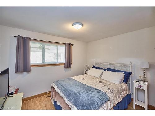 66 Rose Avenue, Thorold, ON - Indoor Photo Showing Bedroom