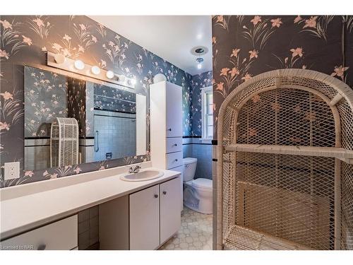 6059 Stevens Street, Niagara Falls, ON - Indoor Photo Showing Bathroom