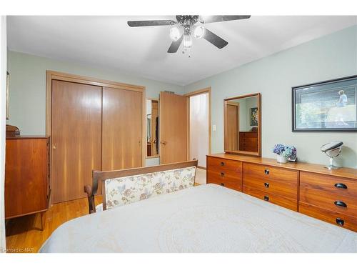 41 Neptune Drive, St. Catharines, ON - Indoor Photo Showing Bedroom