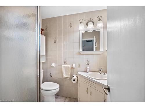 41 Neptune Drive, St. Catharines, ON - Indoor Photo Showing Bathroom