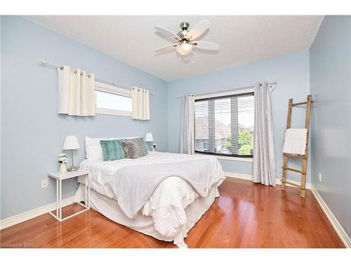 4085 Highland Park Drive, Lincoln, ON - Indoor Photo Showing Bedroom