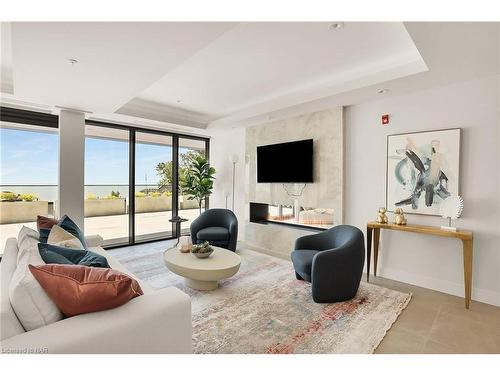 201-3823 Terrace Lane, Crystal Beach, ON - Indoor Photo Showing Living Room