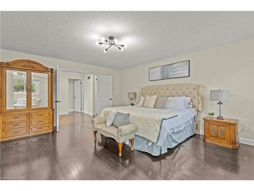 31 Bloomfield Trail, Richmond, ON - Indoor Photo Showing Bedroom