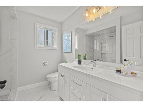 31 Bloomfield Trail, Richmond, ON - Indoor Photo Showing Bathroom