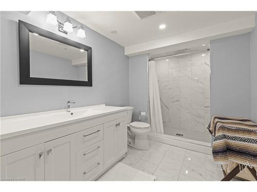 31 Bloomfield Trail, Richmond, ON - Indoor Photo Showing Bathroom