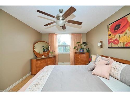 511-365 Geneva Street, St. Catharines, ON - Indoor Photo Showing Bedroom