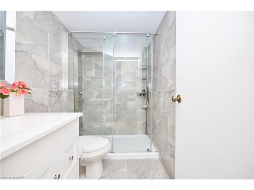 511-365 Geneva Street, St. Catharines, ON - Indoor Photo Showing Bathroom