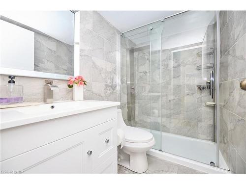 511-365 Geneva Street, St. Catharines, ON - Indoor Photo Showing Bathroom