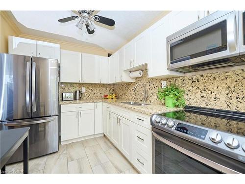 511-365 Geneva Street, St. Catharines, ON - Indoor Photo Showing Kitchen With Upgraded Kitchen