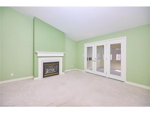 16-630 Albert Street, Fort Erie, ON - Indoor Photo Showing Living Room With Fireplace