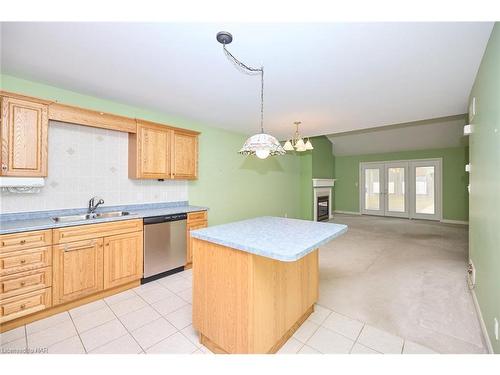 16-630 Albert Street, Fort Erie, ON - Indoor Photo Showing Kitchen With Double Sink