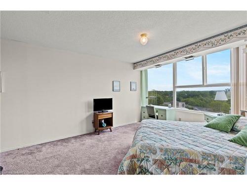 407-7 Gale Crescent, St. Catharines, ON - Indoor Photo Showing Bedroom