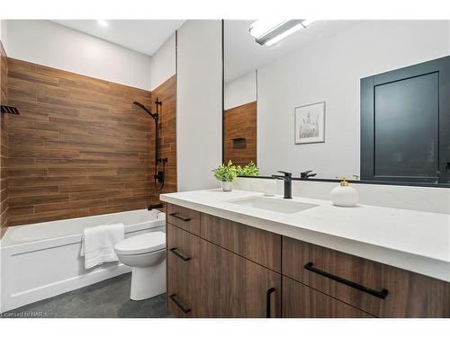 29-300 Richmond Street, Thorold, ON - Indoor Photo Showing Bathroom